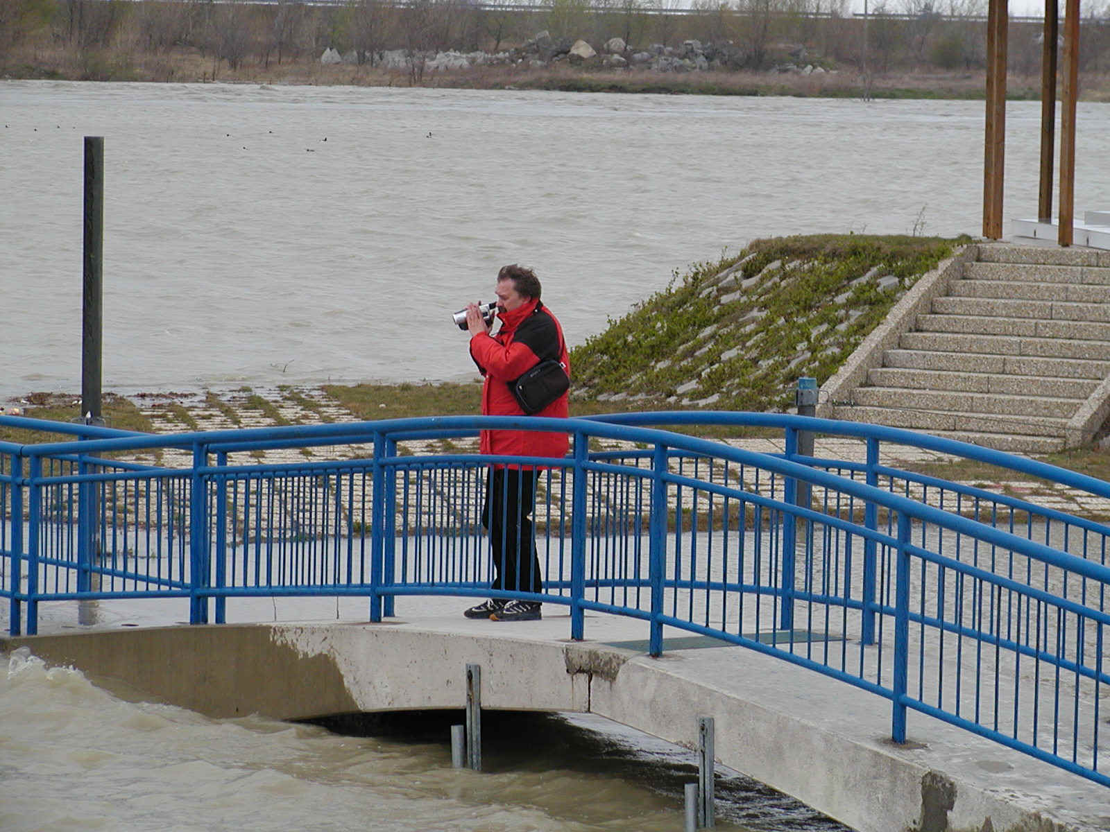 P3230928.JPG (431908 bytes)
